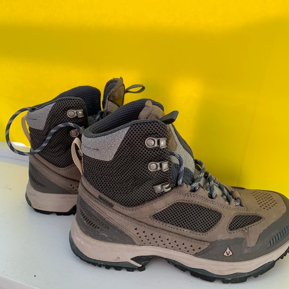 Size 7 hiking boots - Picture 2 of 4